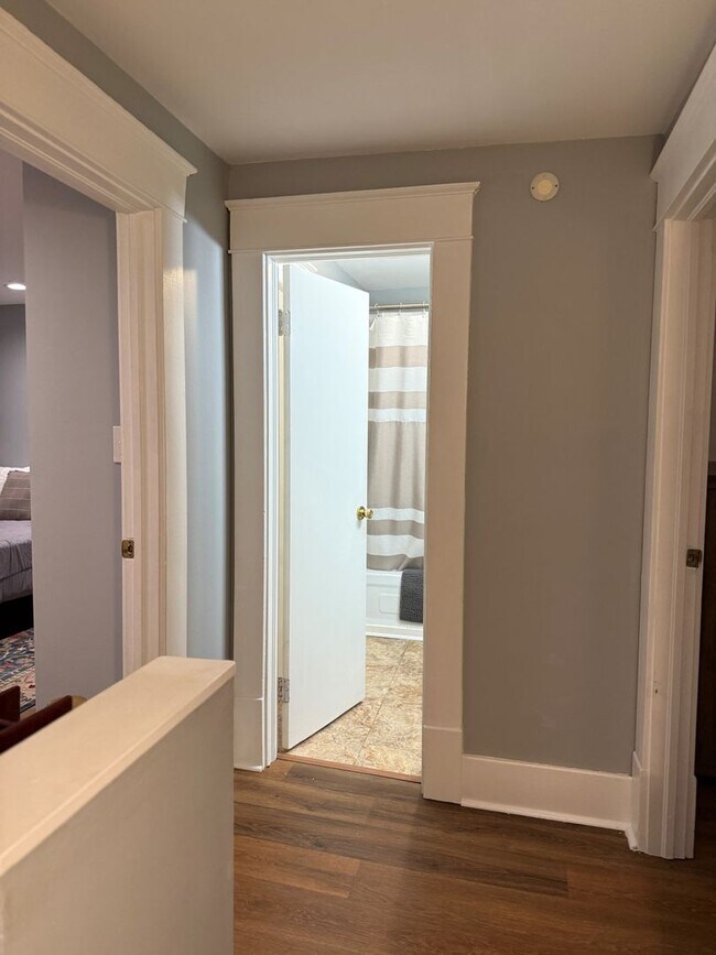 Building Photo - 1515 1/2 S Carson Ave