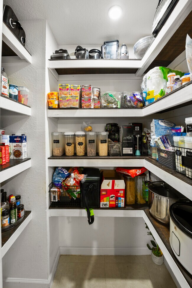 Building Photo - 8704 Lake George Cir W