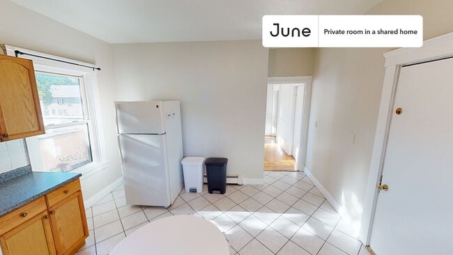 Building Photo - Room in Shared 5 bed/2 bath home