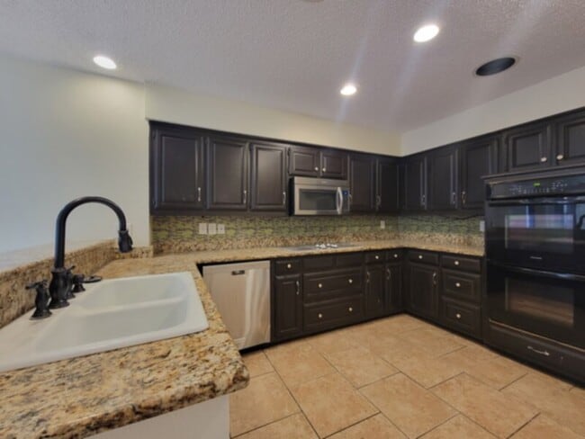 Building Photo - $1,995/month ; $1,900 Deposit