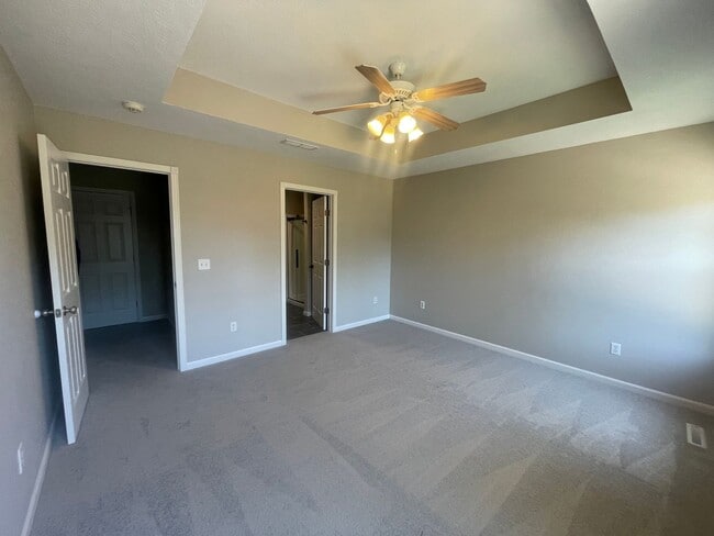 Building Photo - 4 Bedroom in Willard School District!