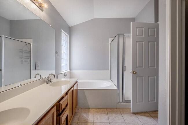 Building Photo - Beautiful & Convenient 3 Bedroom, 2 Bath Home in North Austin