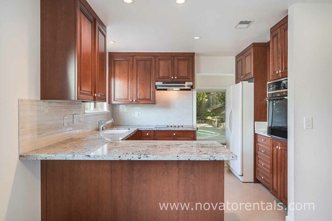 Building Photo - 2665 Center Rd