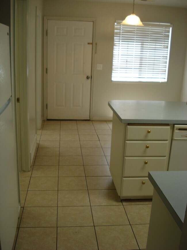 Building Photo - 60 E 200 N