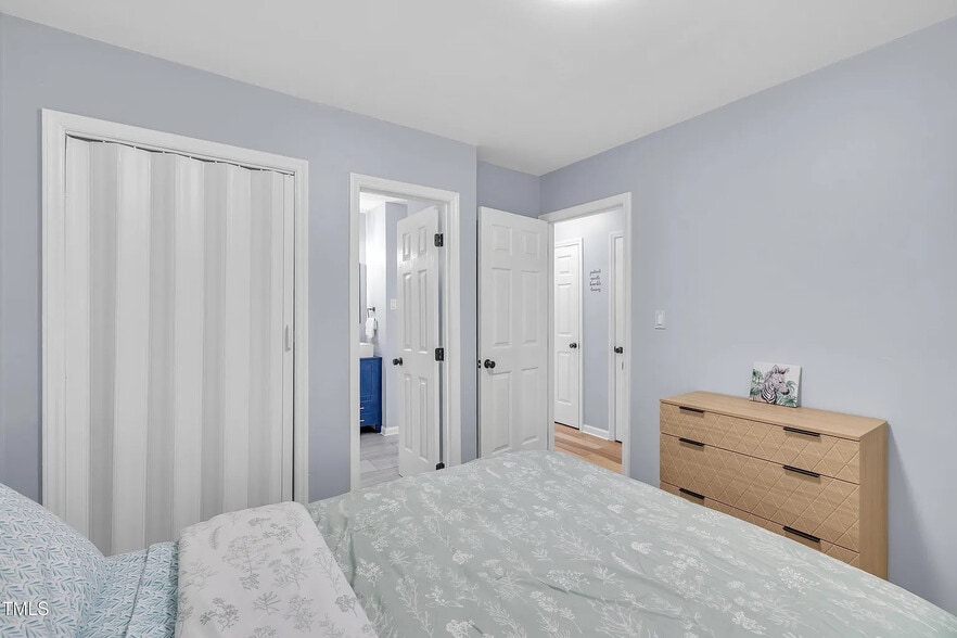 Building Photo - Room in House on Tall Rock Ct