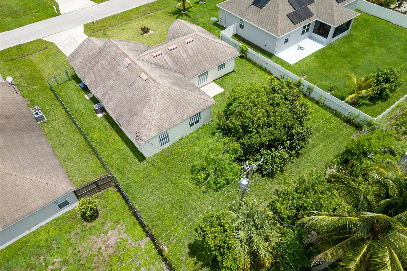 Building Photo - 1058 SW Locke Ave