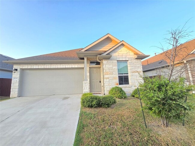 Building Photo - 520 Falkland Trace