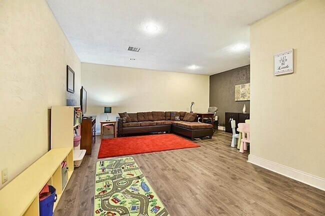 Building Photo - 1038 St John Dr