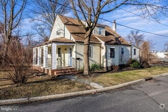 Building Photo - 227 Whittier Ave