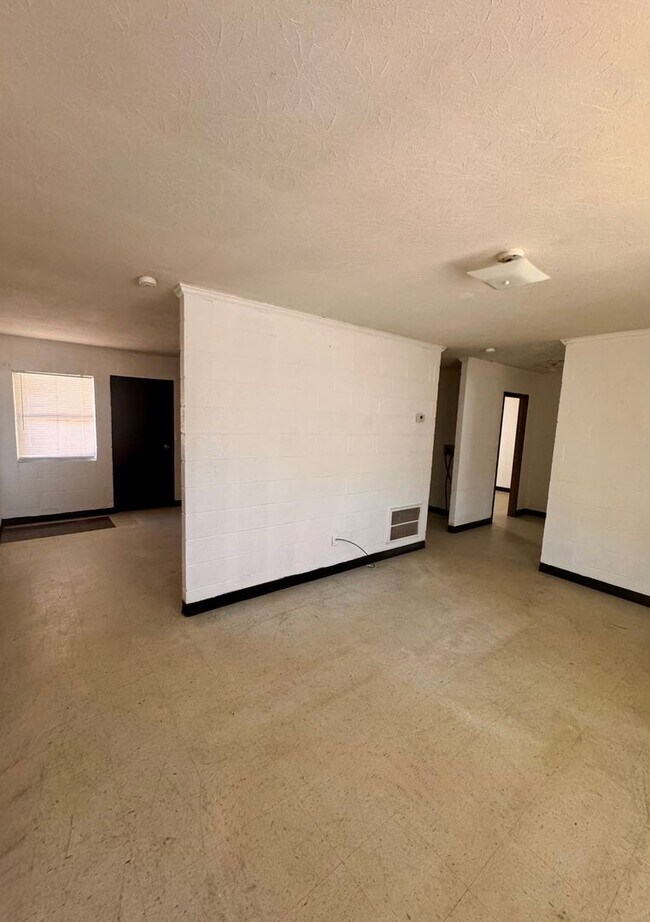Building Photo - 386 E Gordon Ave