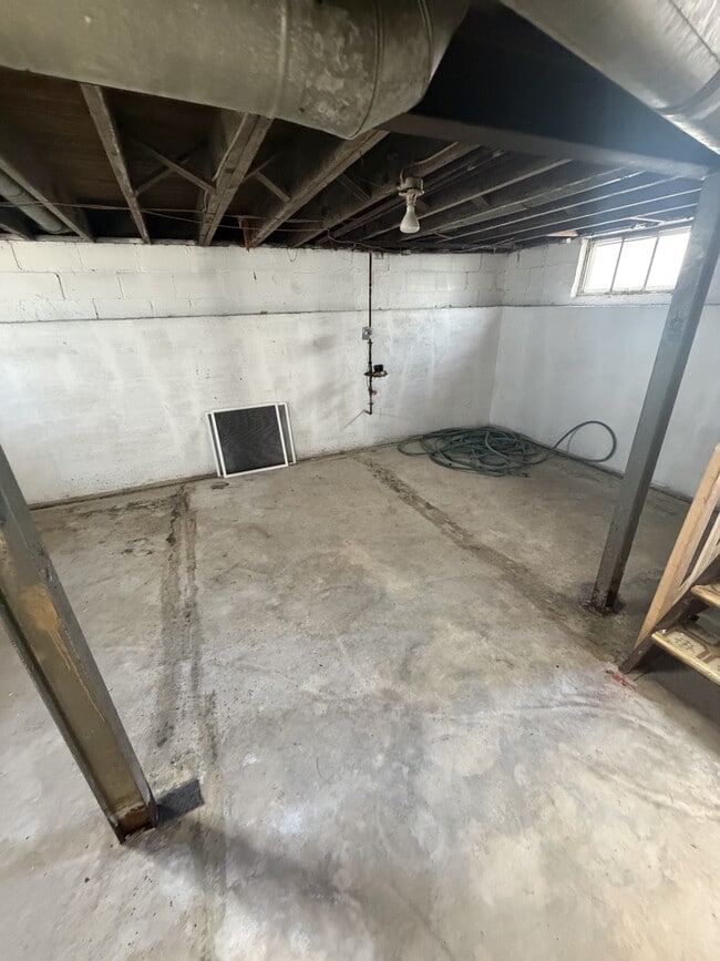 Building Photo - 3009 Holton Ave