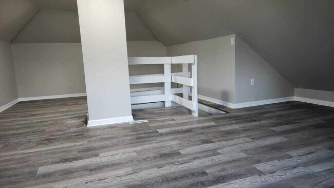 Building Photo - 116 N Summit St