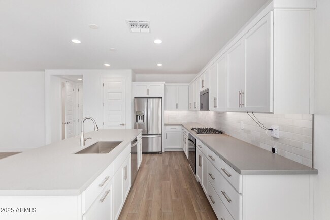 Building Photo - 21424 E Sparrow Dr