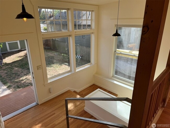 Building Photo - 3Bd/1.75Ba Seattle House