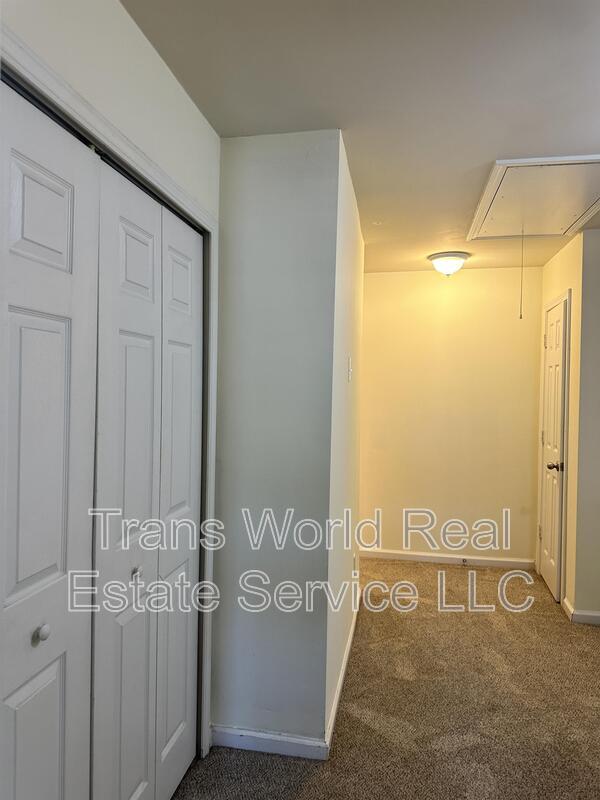 Building Photo - 9821 Alger Trce