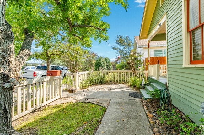 Building Photo - 4123 Avenue Q