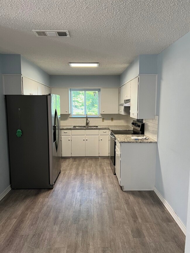 Building Photo - 1749 Bluebonnet Ln