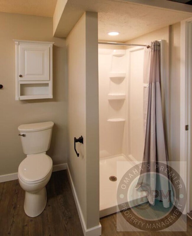 Building Photo - Millard 3 bed 3 bath with Park Access!