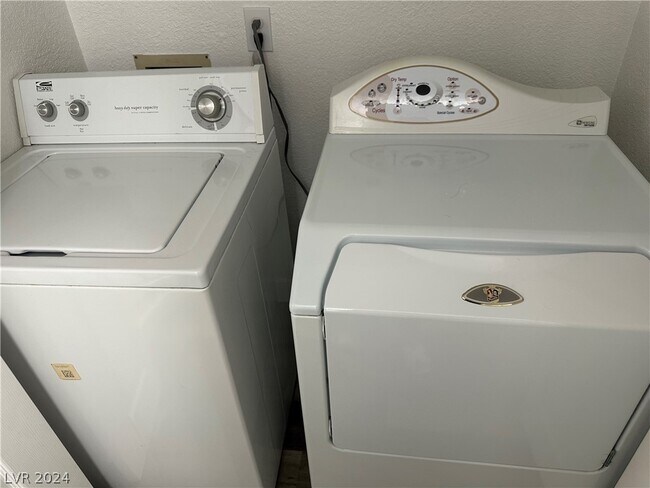 Building Photo - 601 Cabrillo Cir