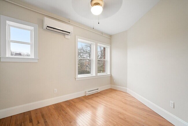 Building Photo - 702 20th St