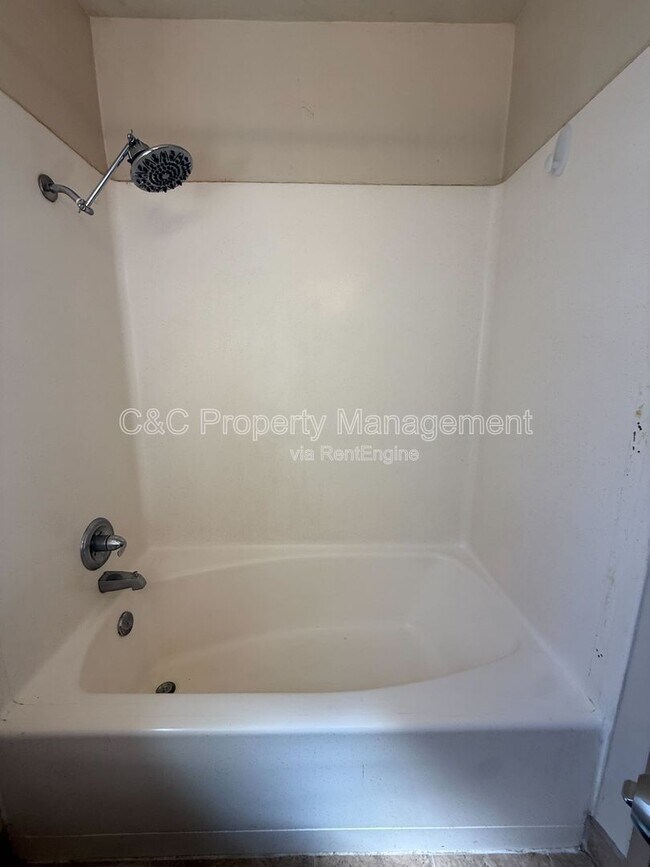 Building Photo - 830 Parcel St