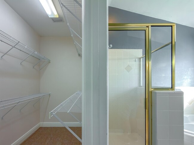 Building Photo - 3327 Dartmouth Dr