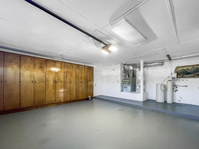 Building Photo - 9564 Peartree Ln