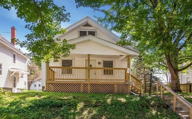 Building Photo - 1050 17th St NE