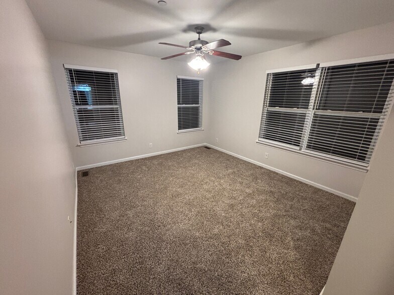 Building Photo - 161 Avalon Dr