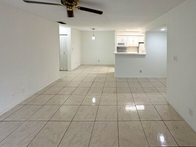 Building Photo - 2866 S University Dr