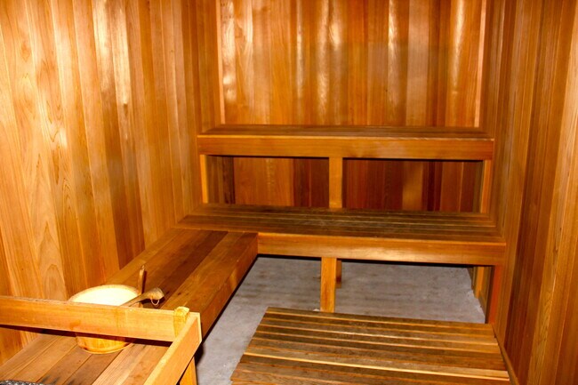 Building Photo - BEAUTIFULLY FURNISHED, 3 BEDROOM 2 BATH,  VACATION CONDO!