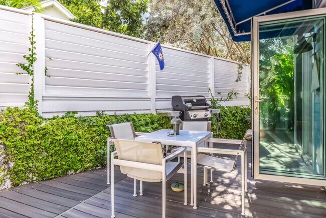 Building Photo - 629 Elizabeth St