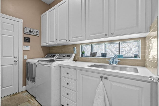 Building Photo - 8222 Dominica Pl