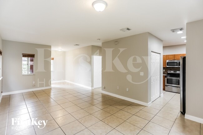 Building Photo - 1119 NE 41st Ave