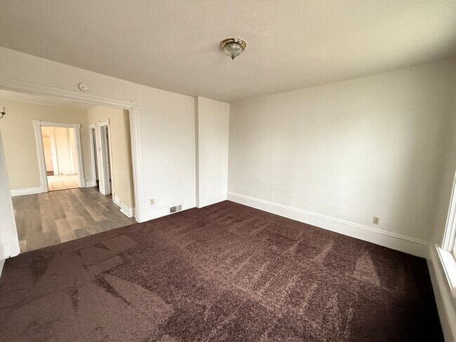 Building Photo - Spacious 3-Bedroom Single-Family Home-Near Hospital- Jackson, MI