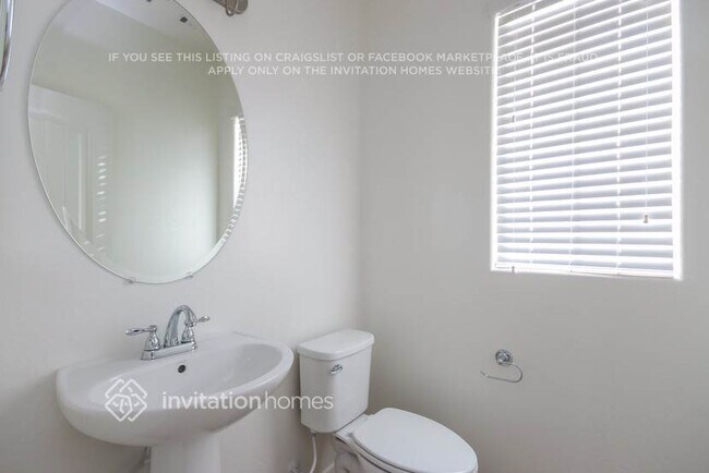 Building Photo - 1290 E Palomino Way