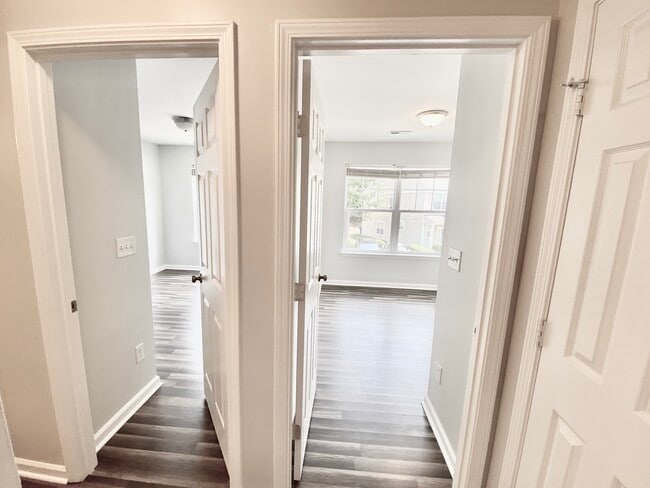 Building Photo - 1328 Stone Manor Dr