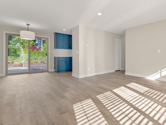 Building Photo - Single-family 3 bedroom home available for...