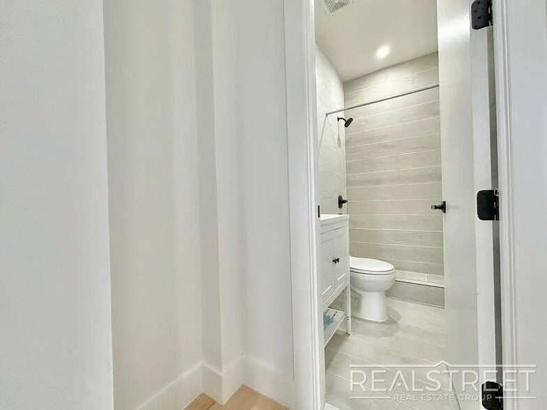 Building Photo - Brand new 3 bed 3 bath in the heart of Bushwick!