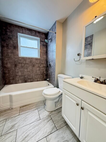 Building Photo - 76 Antwerp St