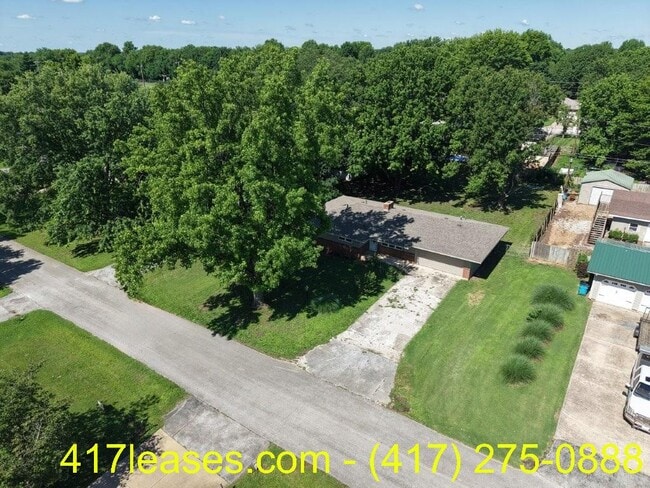 Building Photo - 203 S White Oak Ave