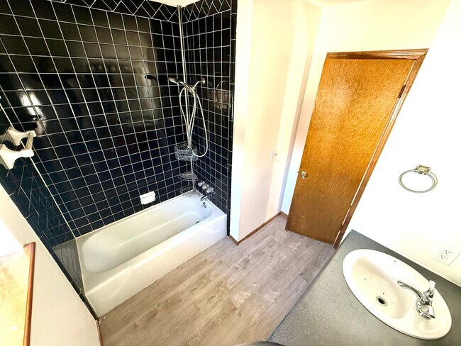 Building Photo - Updated 3 Bedroom, 1.5 Bath House Near Hard Rock Casino and Has Great Highway Access!