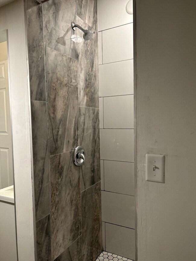 Building Photo - 1411 English Ave