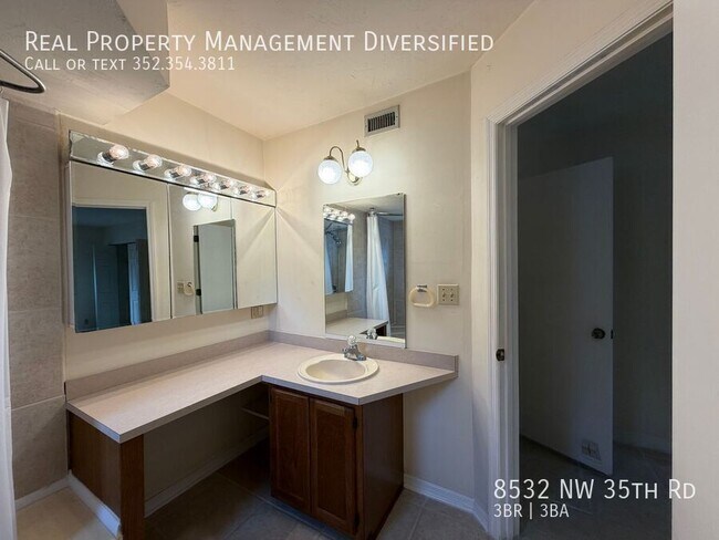 Building Photo - 8532 NW 35 Rd