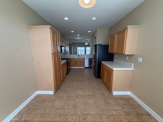 Building Photo - Lovely Three Bedroom Home