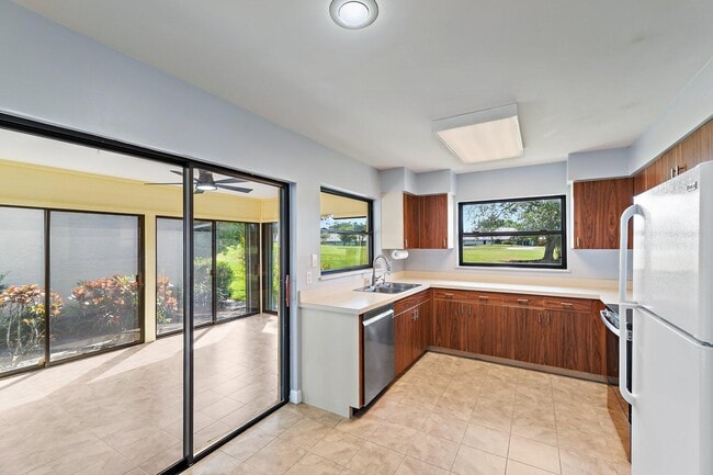 Building Photo - 2711 SW Egret Pond Cir