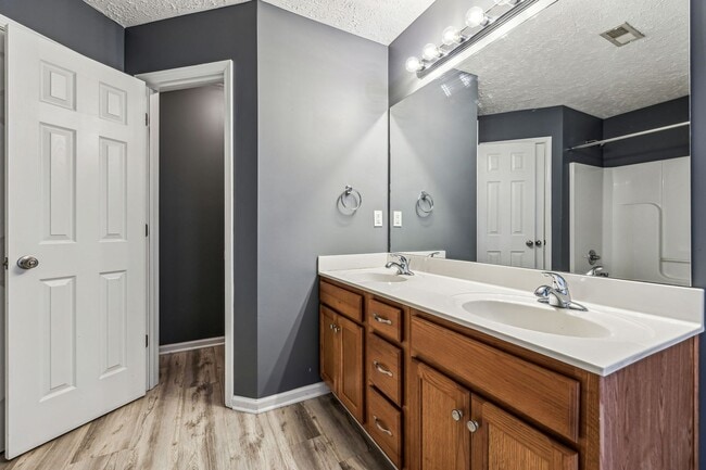 Building Photo - Upperglade Ct