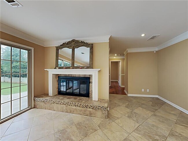 Building Photo - 3582 Cloudland Dr