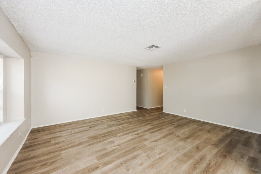 Building Photo - 1030 Honey Tree St