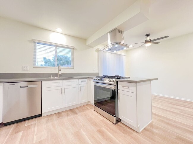 Building Photo - DELL